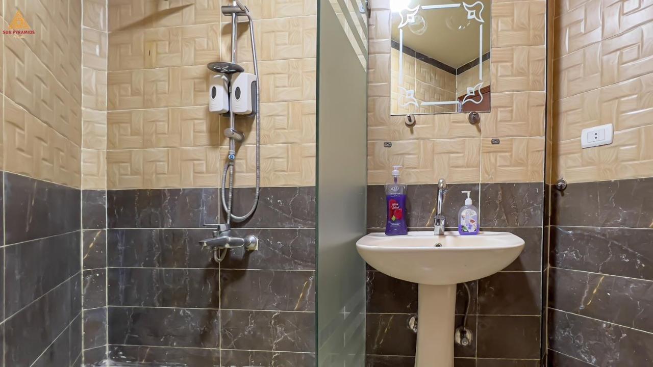 Full Pyramids View Apartment With Balcony For 8 P Kafrat al Jabal Luaran gambar