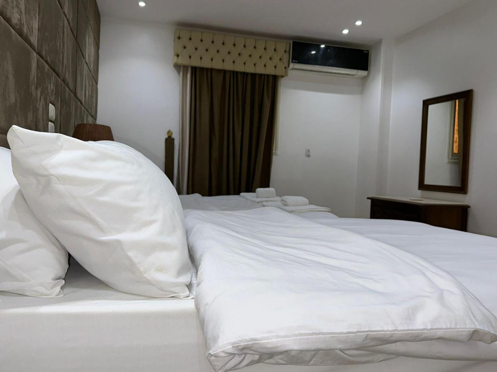 Full Pyramids View Apartment With Balcony For 8 P Kafrat al Jabal Luaran gambar