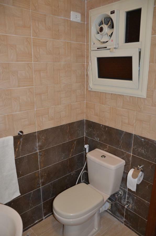 Full Pyramids View Apartment With Balcony For 8 P Kafrat al Jabal Luaran gambar